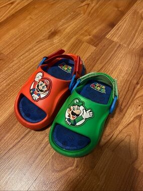Nintendo Super Mario Kids Sandals in Red & Green with Blue Accents